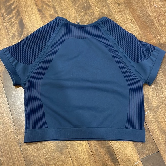 Crop top - Picture 2 of 2